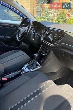 Позашляховик / Кросовер Volkswagen T-Roc 2019 в 