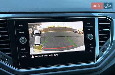 Внедорожник / Кроссовер Volkswagen T-Roc 2021 в 
