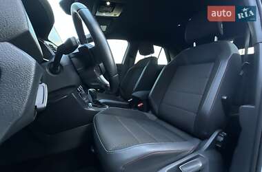 Внедорожник / Кроссовер Volkswagen T-Roc 2021 в 