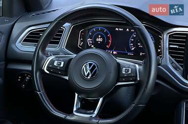 Внедорожник / Кроссовер Volkswagen T-Roc 2021 в 