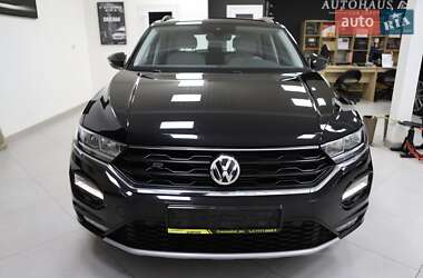 Внедорожник / Кроссовер Volkswagen T-Roc 2019 в 
