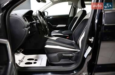 Внедорожник / Кроссовер Volkswagen T-Roc 2019 в 