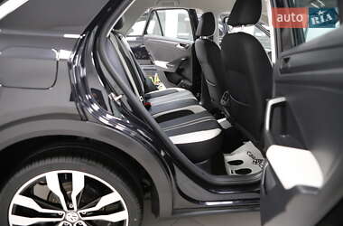 Внедорожник / Кроссовер Volkswagen T-Roc 2019 в 