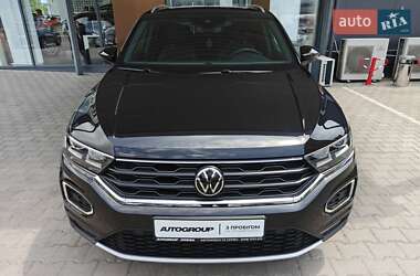 Внедорожник / Кроссовер Volkswagen T-Roc 2021 в 