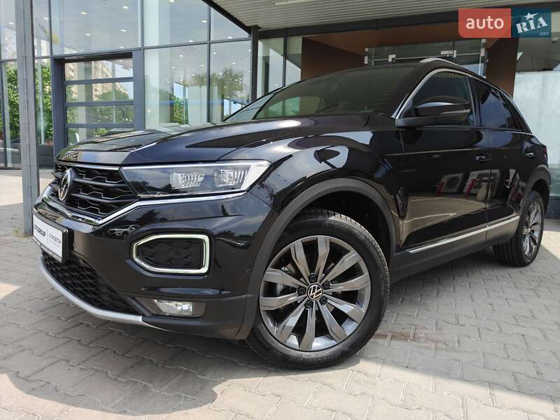 Внедорожник / Кроссовер Volkswagen T-Roc 2021 в 