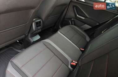 Внедорожник / Кроссовер Volkswagen T-Roc 2021 в 