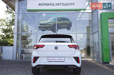 Внедорожник / Кроссовер Volkswagen T-Roc 2022 в 