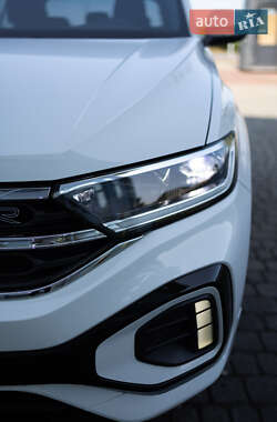 Внедорожник / Кроссовер Volkswagen T-Roc 2022 в 