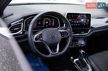 Внедорожник / Кроссовер Volkswagen T-Roc 2022 в 