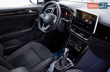 Внедорожник / Кроссовер Volkswagen T-Roc 2022 в 