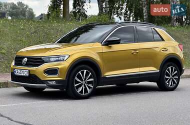 Внедорожник / Кроссовер Volkswagen T-Roc 2019 в 