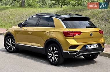 Внедорожник / Кроссовер Volkswagen T-Roc 2019 в 