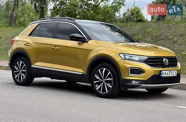 Внедорожник / Кроссовер Volkswagen T-Roc 2019 в 
