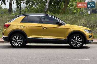 Внедорожник / Кроссовер Volkswagen T-Roc 2019 в 