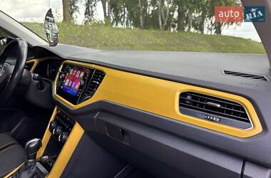 Внедорожник / Кроссовер Volkswagen T-Roc 2019 в 