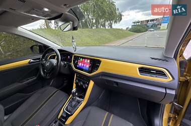 Внедорожник / Кроссовер Volkswagen T-Roc 2019 в 