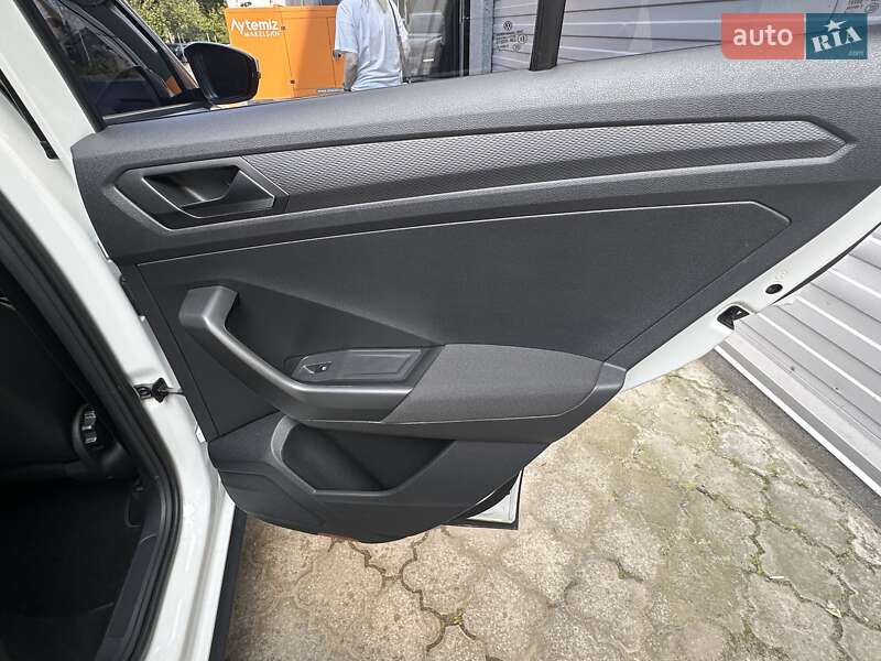 Внедорожник / Кроссовер Volkswagen T-Roc 2019 в Днепре