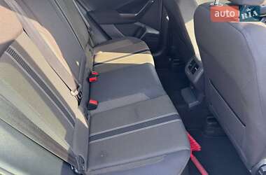 Внедорожник / Кроссовер Volkswagen T-Roc 2019 в 