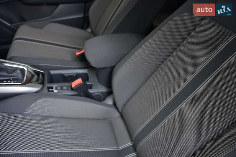 Позашляховик / Кросовер Volkswagen T-Roc 2021 в Києві