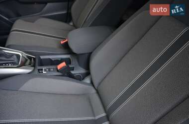 Внедорожник / Кроссовер Volkswagen T-Roc 2021 в 