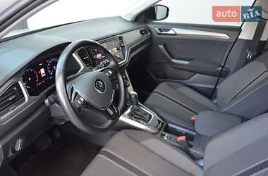 Внедорожник / Кроссовер Volkswagen T-Roc 2021 в 
