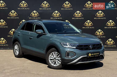Внедорожник / Кроссовер Volkswagen T-Roc 2023 в Киеве