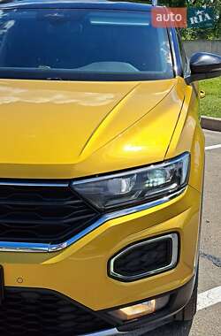 Внедорожник / Кроссовер Volkswagen T-Roc 2019 в 
