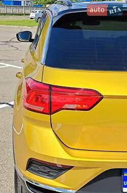 Внедорожник / Кроссовер Volkswagen T-Roc 2019 в 