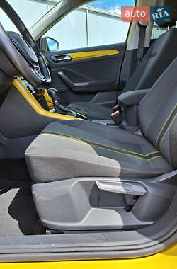 Внедорожник / Кроссовер Volkswagen T-Roc 2019 в 