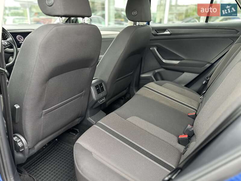 Внедорожник / Кроссовер Volkswagen T-Roc 2021 в Киеве