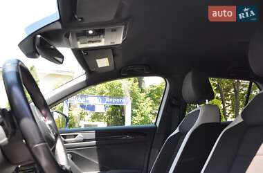 Внедорожник / Кроссовер Volkswagen T-Roc 2019 в 