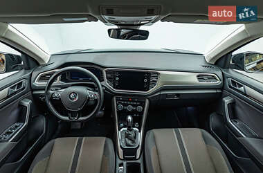 Внедорожник / Кроссовер Volkswagen T-Roc 2021 в 