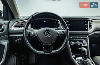 Внедорожник / Кроссовер Volkswagen T-Roc 2021 в 