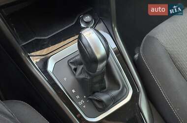 Внедорожник / Кроссовер Volkswagen T-Roc 2019 в 