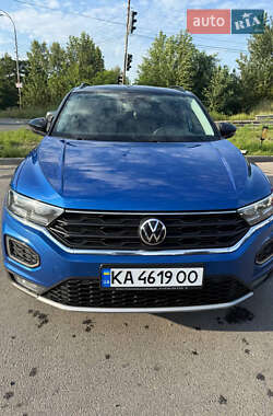 Внедорожник / Кроссовер Volkswagen T-Roc 2020 в 