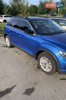 Внедорожник / Кроссовер Volkswagen T-Roc 2020 в 