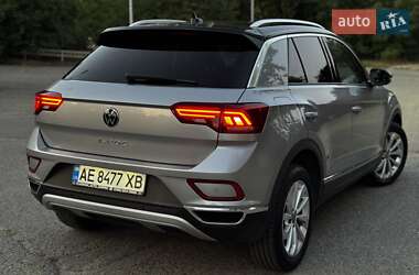 Внедорожник / Кроссовер Volkswagen T-Roc 2022 в 