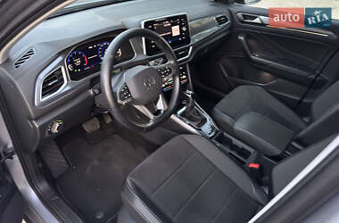 Внедорожник / Кроссовер Volkswagen T-Roc 2022 в 