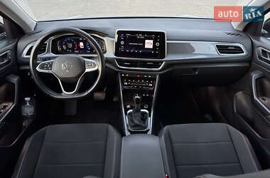 Внедорожник / Кроссовер Volkswagen T-Roc 2022 в 