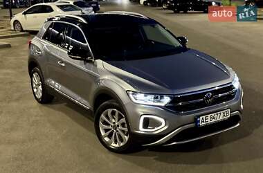 Внедорожник / Кроссовер Volkswagen T-Roc 2022 в 