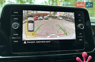 Внедорожник / Кроссовер Volkswagen T-Roc 2023 в 