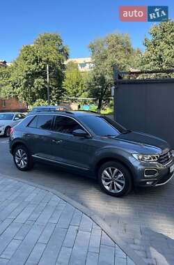 Внедорожник / Кроссовер Volkswagen T-Roc 2020 в 