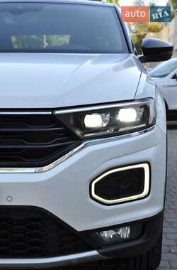 Внедорожник / Кроссовер Volkswagen T-Roc 2019 в 