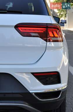 Внедорожник / Кроссовер Volkswagen T-Roc 2019 в 