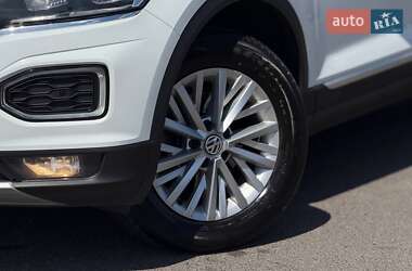 Внедорожник / Кроссовер Volkswagen T-Roc 2019 в 