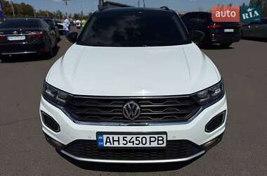 Внедорожник / Кроссовер Volkswagen T-Roc 2019 в 