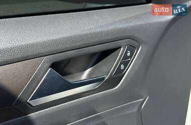 Внедорожник / Кроссовер Volkswagen T-Roc 2019 в 