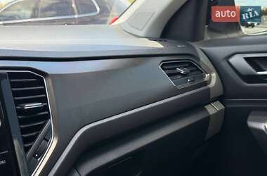 Внедорожник / Кроссовер Volkswagen T-Roc 2019 в 