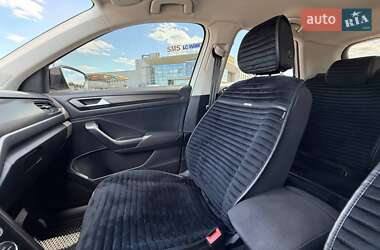 Внедорожник / Кроссовер Volkswagen T-Roc 2019 в 
