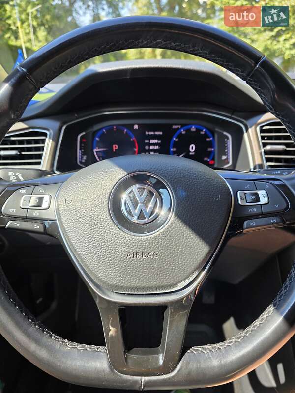 Внедорожник / Кроссовер Volkswagen T-Roc 2019 в Киеве